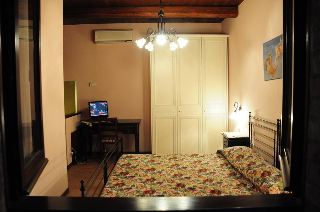 Il Roccolo Di Valcerasa Apartamento Treia Quarto foto